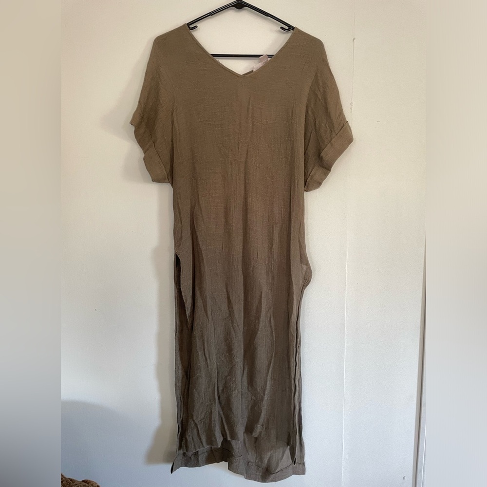 Fashion on Earth green dress